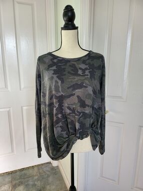 Pink Lily Gray & Green Camo Long-Sleeve Twist-Hem Top